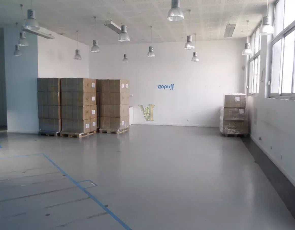 LOCAL D'ACTIVITÉ / ENTREPÔT AVEC SHOWROOM ET BUREAUX À LOUER – MONTREUIL – 871 M²