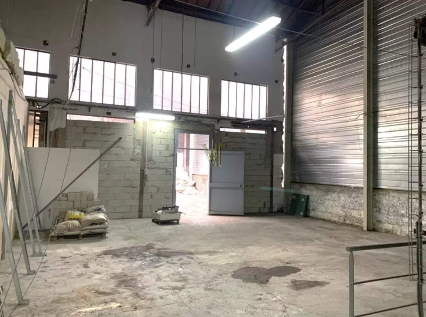 Entrepôt spacieux de 2193 m² à Saint-Denis