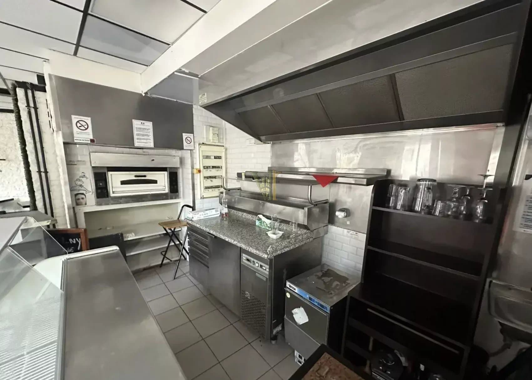 LOCATION PURE – LOCAL COMMERCIAL AVEC EXTRACTION 400 MM – IDÉAL RESTAURATION