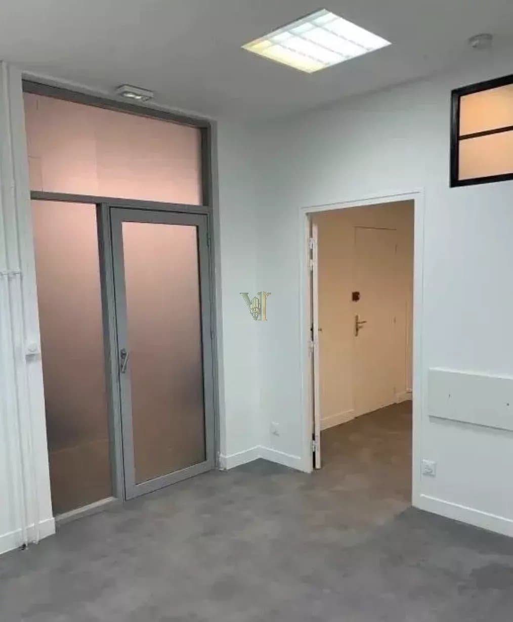 LOCAL A VENDRE – PARIS 18ᵉ – MARC SEGUIN – 35 M²