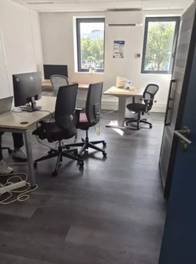 BUREAUX ET SALLES DE FORMATION À LOUER – NANTERRE – 78,99 M²