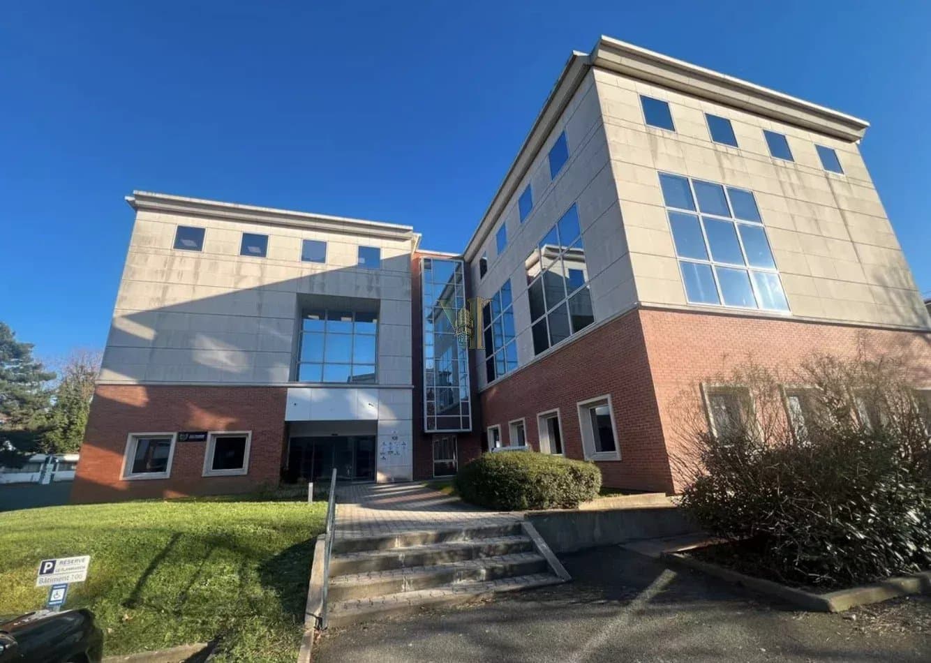 BUREAUX – 100 M² LUMINEUX, IMMEUBLE TERTIAIRE SÉCURISÉ – CHEVILLY-LARUE