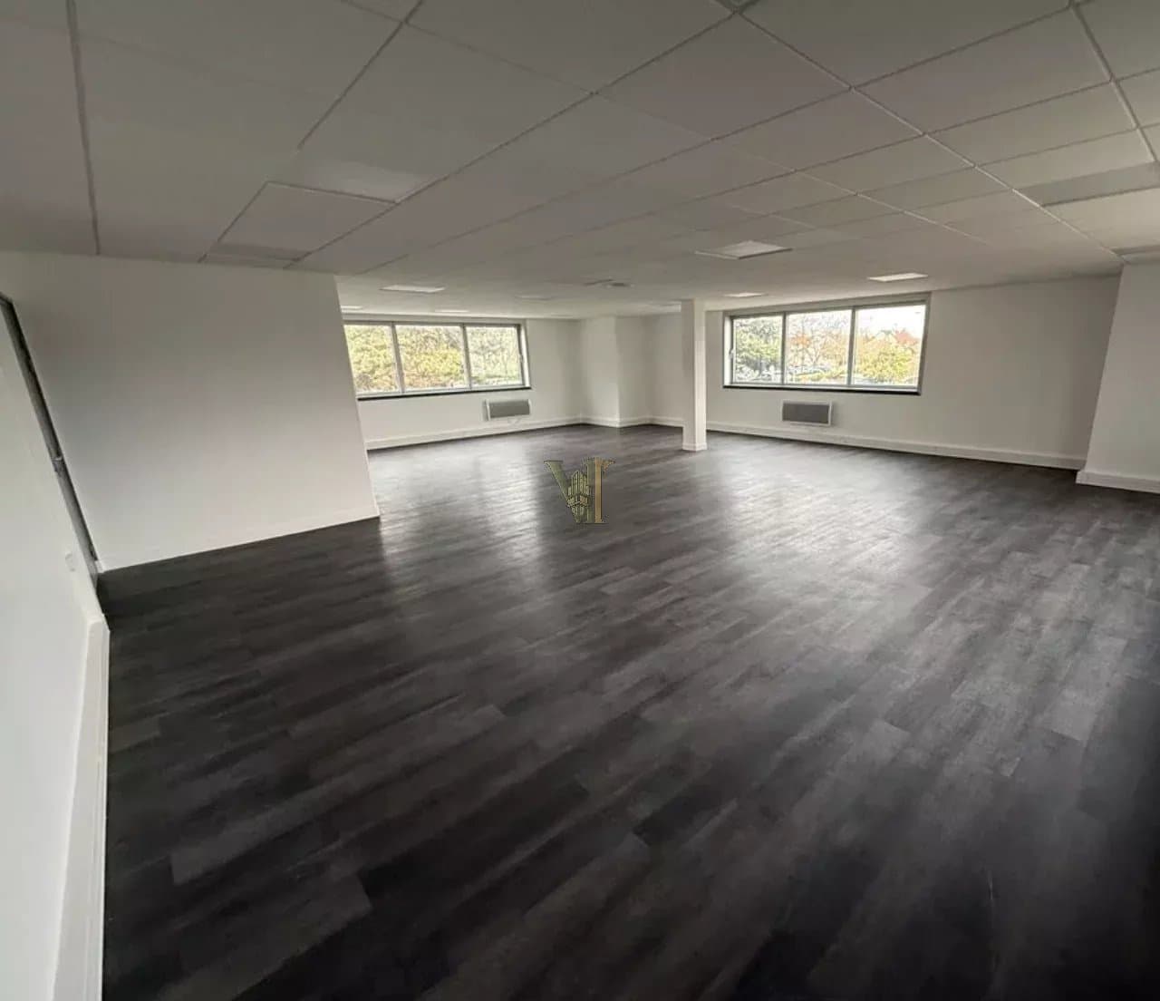 LOCAL PROFESSIONNEL – LUMINEUX, QUARTIER BRETAGNE – CHEVILLY-LARUE