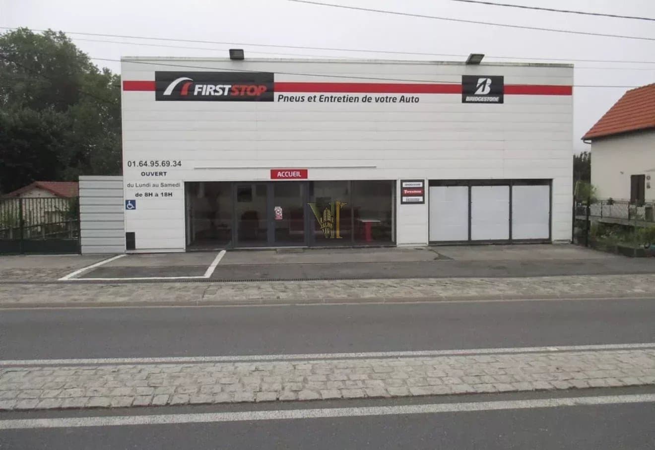 Opportunité pour investisseur – Entrepôt occupé – Axe principal
