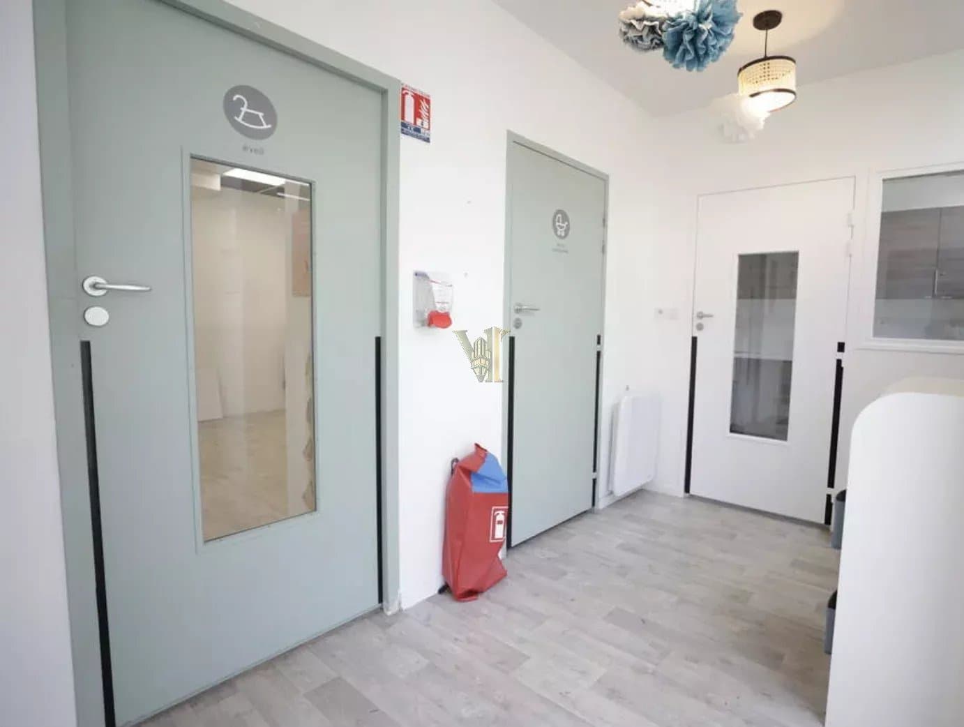 LOCAL PROFESSIONNEL À VENDRE – PARIS 15ᵉ – 100 M²