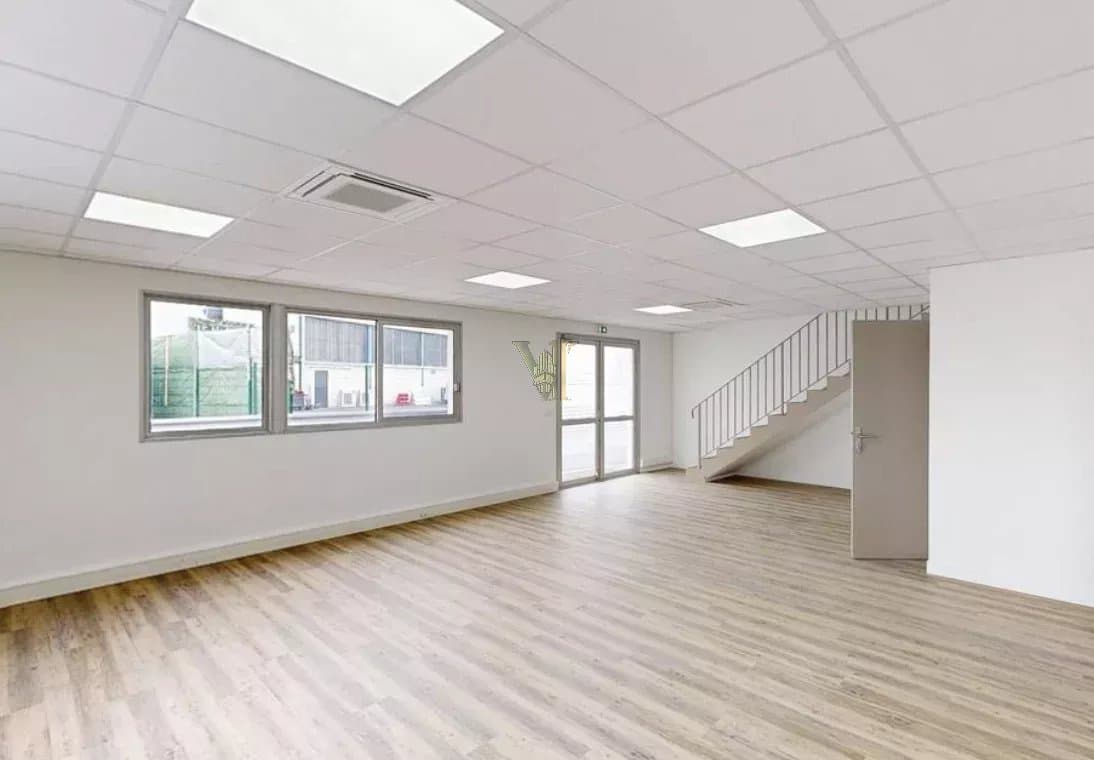 LOCAL D'ACTIVITÉ À LOUER – SECTEUR LA DÉFENSE / BEZONS – 776 M²