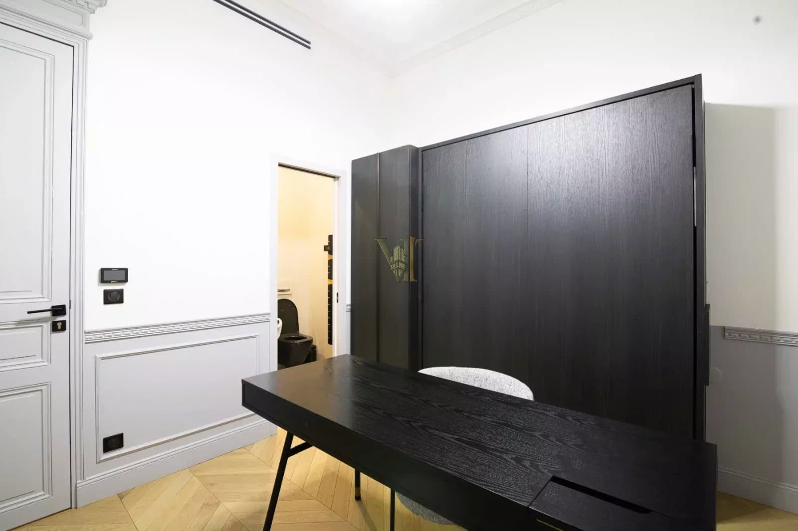 BUREAUX – CACHET HAUSSMANNIEN, LUMINEUX – PARIS 17ᵉ (PLAINE-MONCEAU)