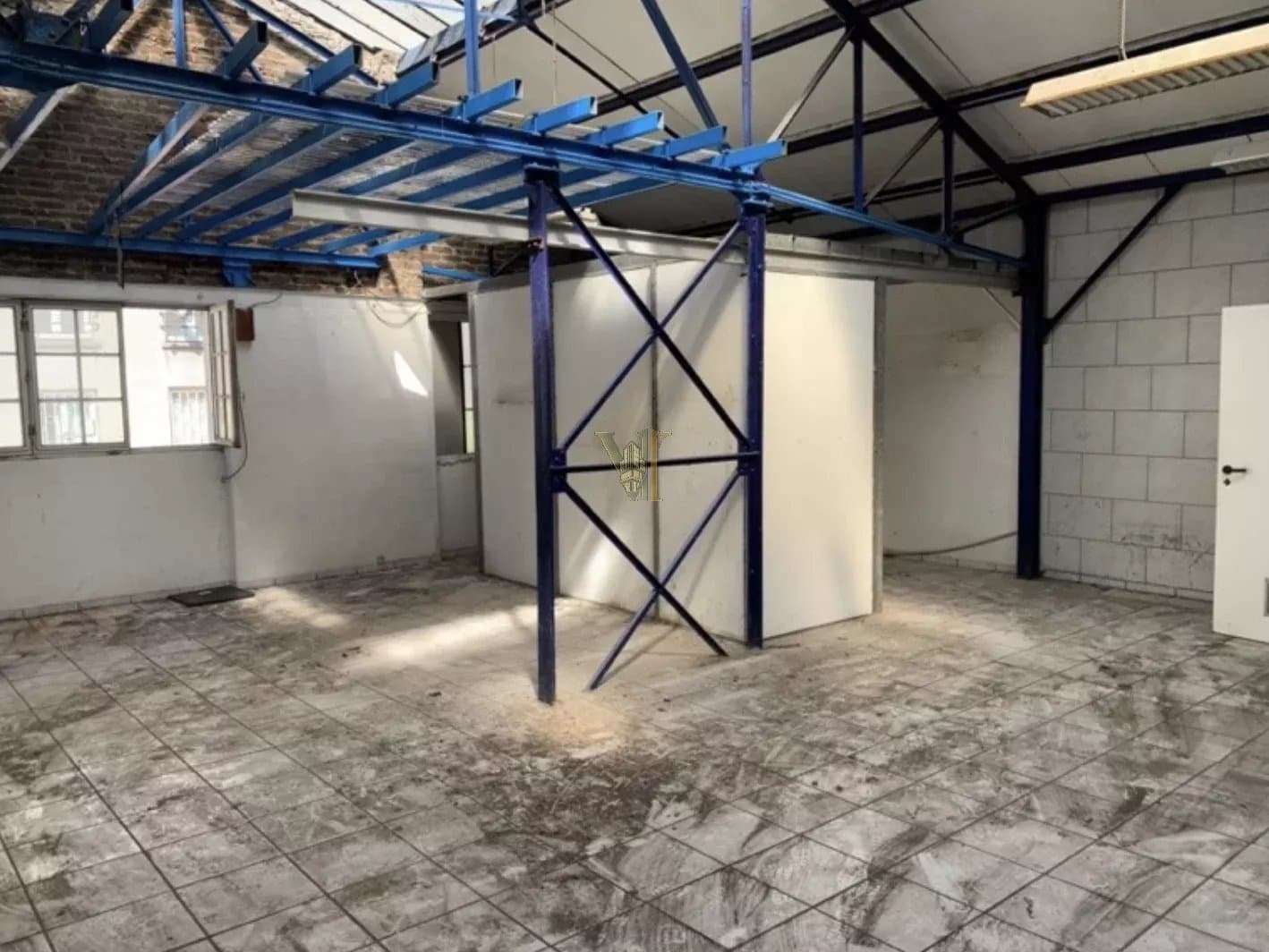Entrepôt spacieux de 2193 m² à Saint-Denis