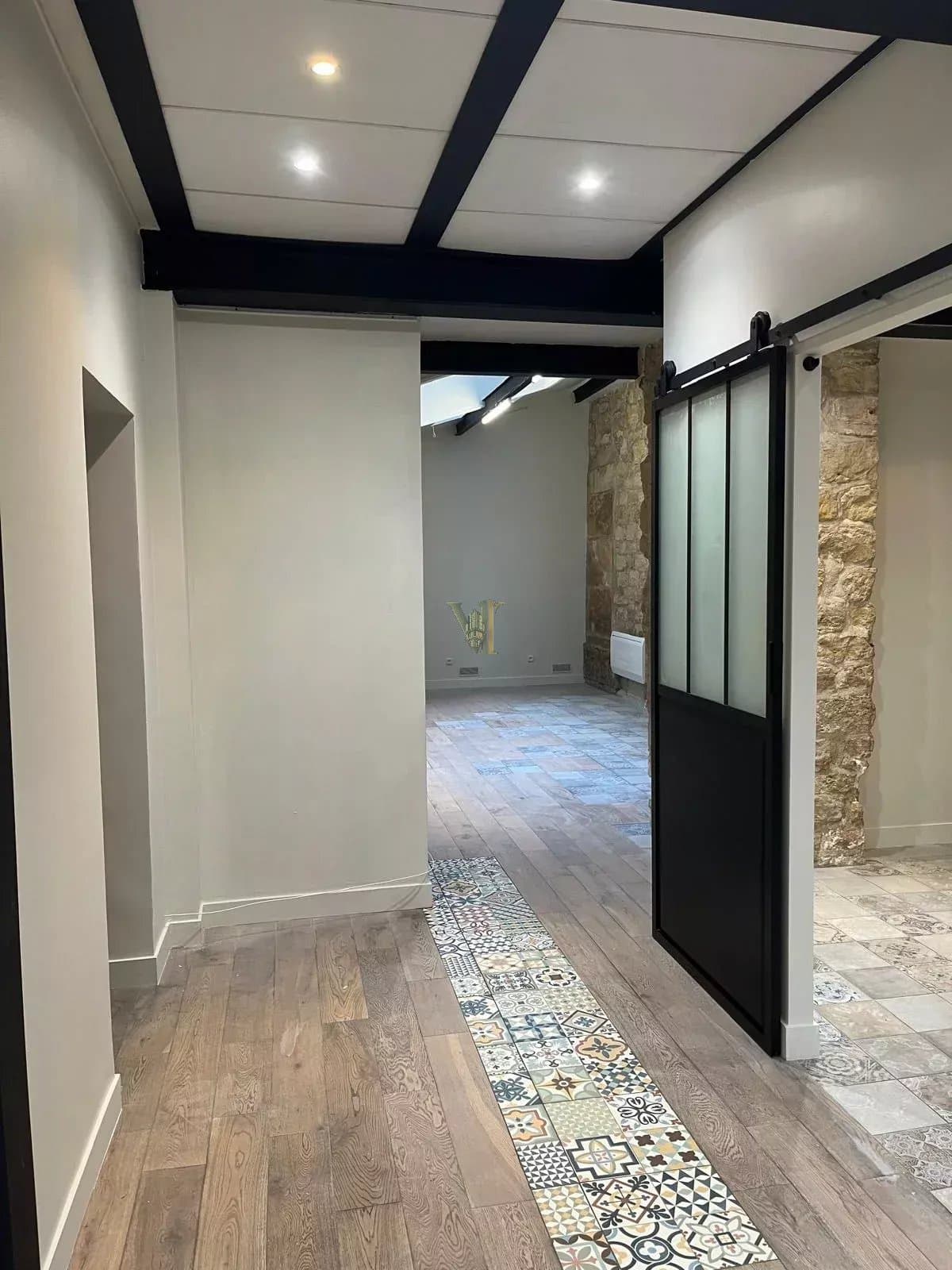 Local professionnel & commercial lumineux de caractère – 81 m² – Château d'Eau, Paris 10ᵉ