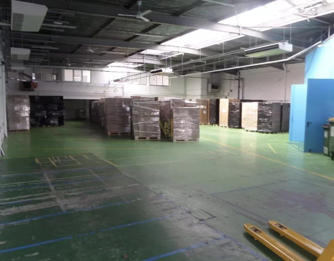 LOCAL D'ACTIVITÉ / ENTREPÔT AVEC SHOWROOM ET BUREAUX À LOUER – MONTREUIL – 871 M²