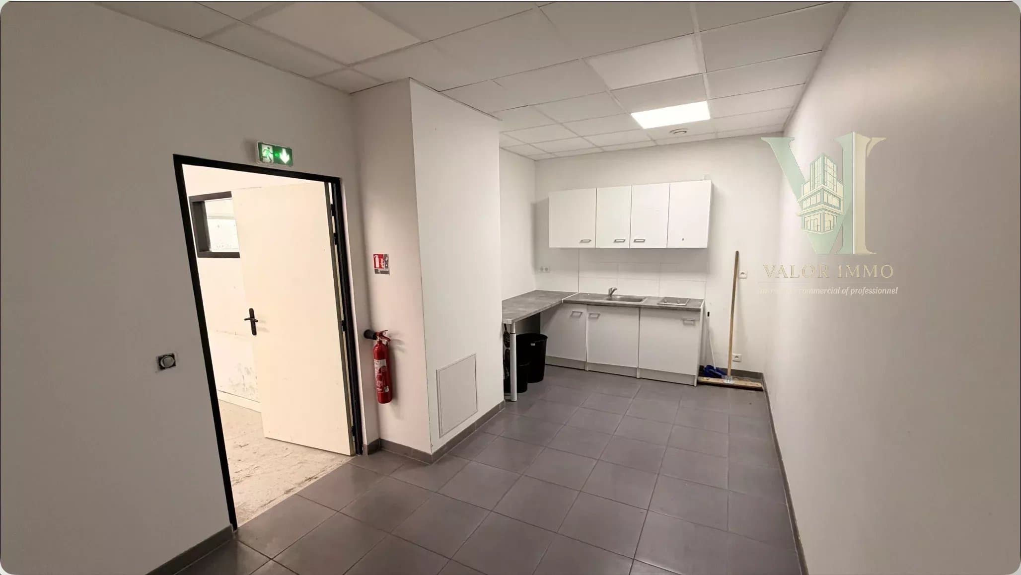 Local Commercial de 472 m² à Charonne, Paris 20ème