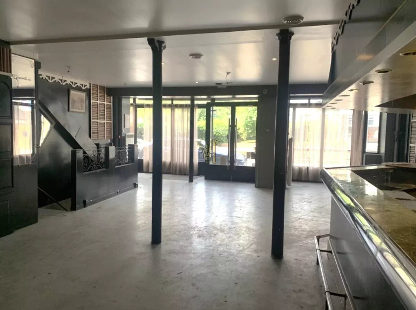 Entrepôt spacieux de 2193 m² à Saint-Denis