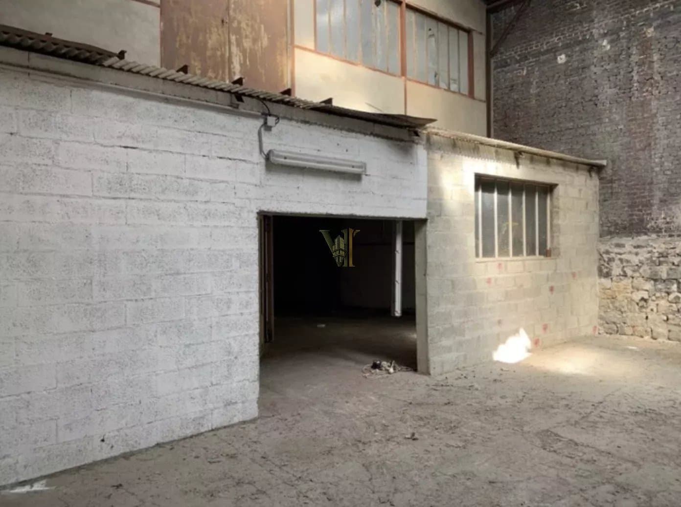 Entrepôt spacieux de 2193 m² à Saint-Denis