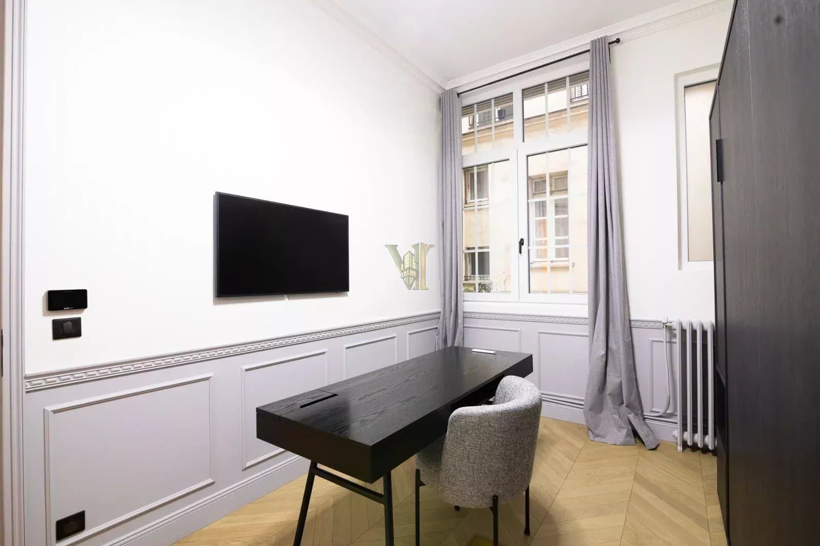 BUREAUX – CACHET HAUSSMANNIEN, LUMINEUX – PARIS 17ᵉ (PLAINE-MONCEAU)