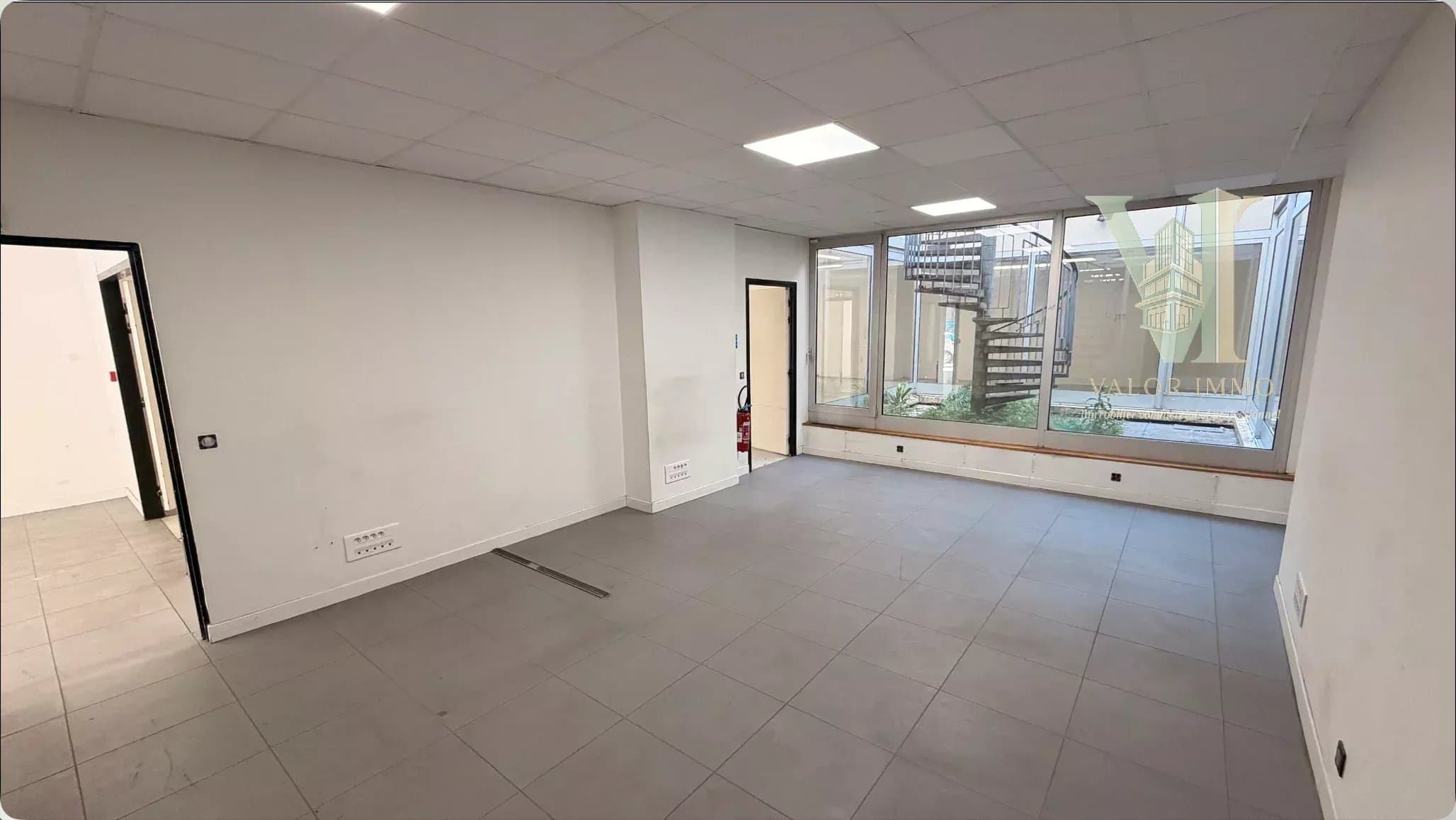 Local Commercial de 472 m² à Charonne, Paris 20ème