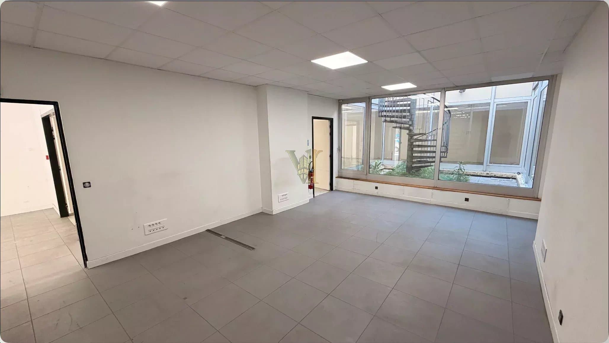 Local Commercial de 472 m² à Charonne, Paris 20ème