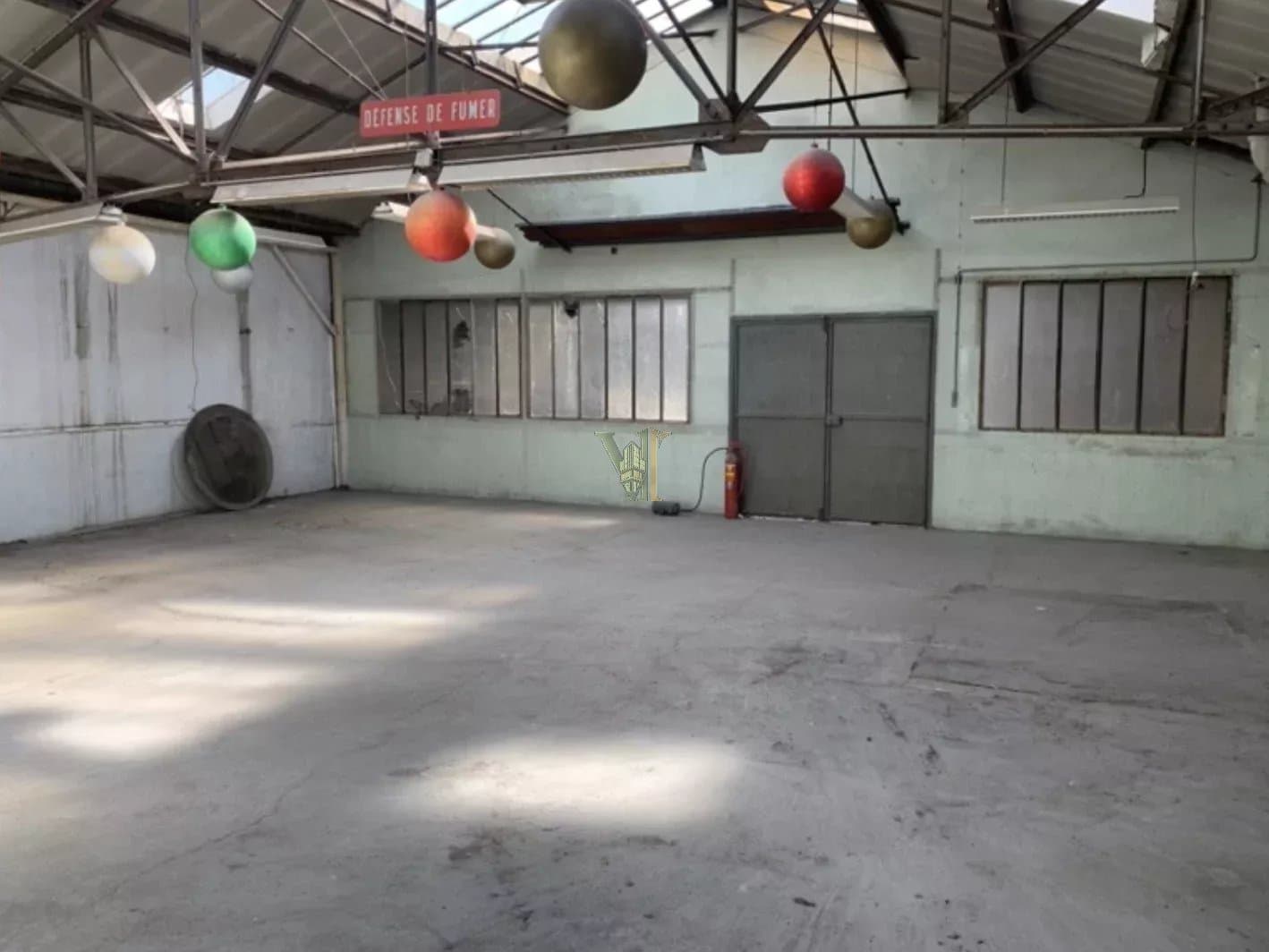 Entrepôt spacieux de 2193 m² à Saint-Denis