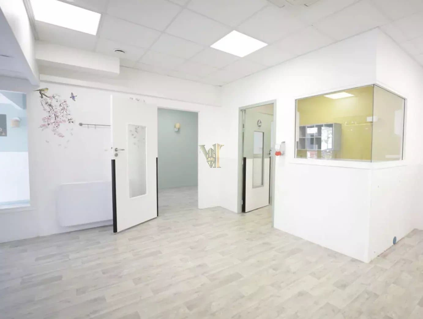 LOCAL PROFESSIONNEL À VENDRE – PARIS 15ᵉ – 100 M²