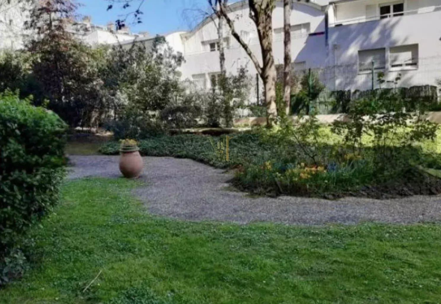 LOCAL A VENDRE – PARIS 18ᵉ – MARC SEGUIN – 35 M²