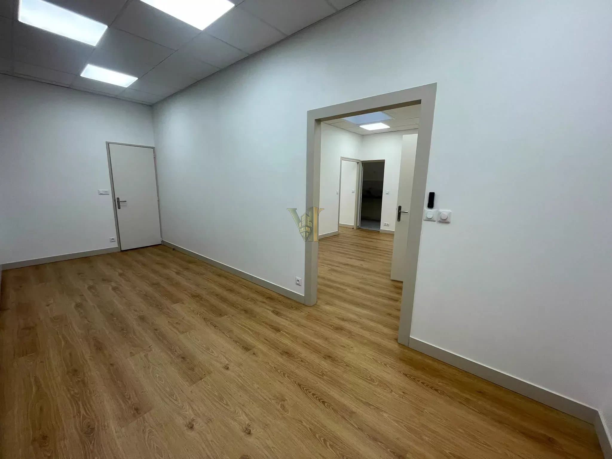 LOCAL COMMERCIAL À VENDRE – ERP / PMR – IDÉAL PROFESSIONS LIBÉRALES