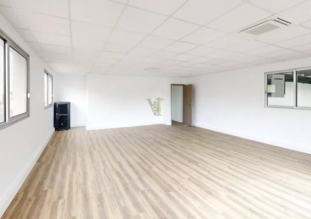 LOCAL D'ACTIVITÉ À LOUER – SECTEUR LA DÉFENSE / BEZONS – 776 M²