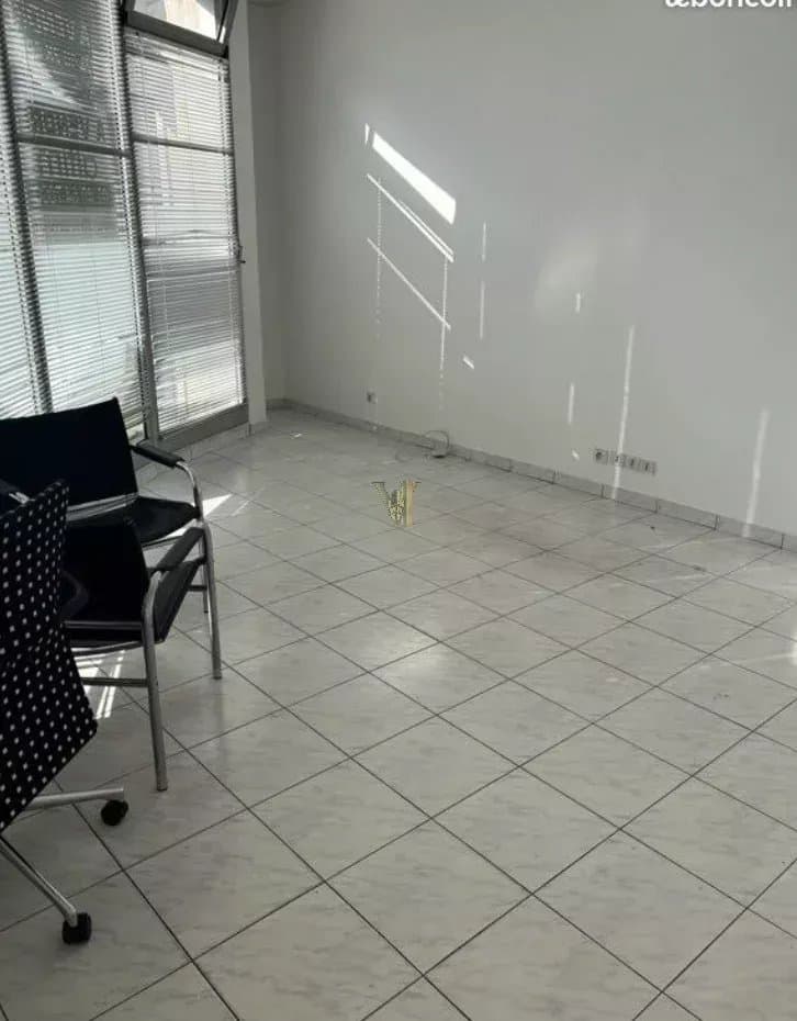 LOCAL PROFESSIONNEL / COMMERCIAL À LOUER