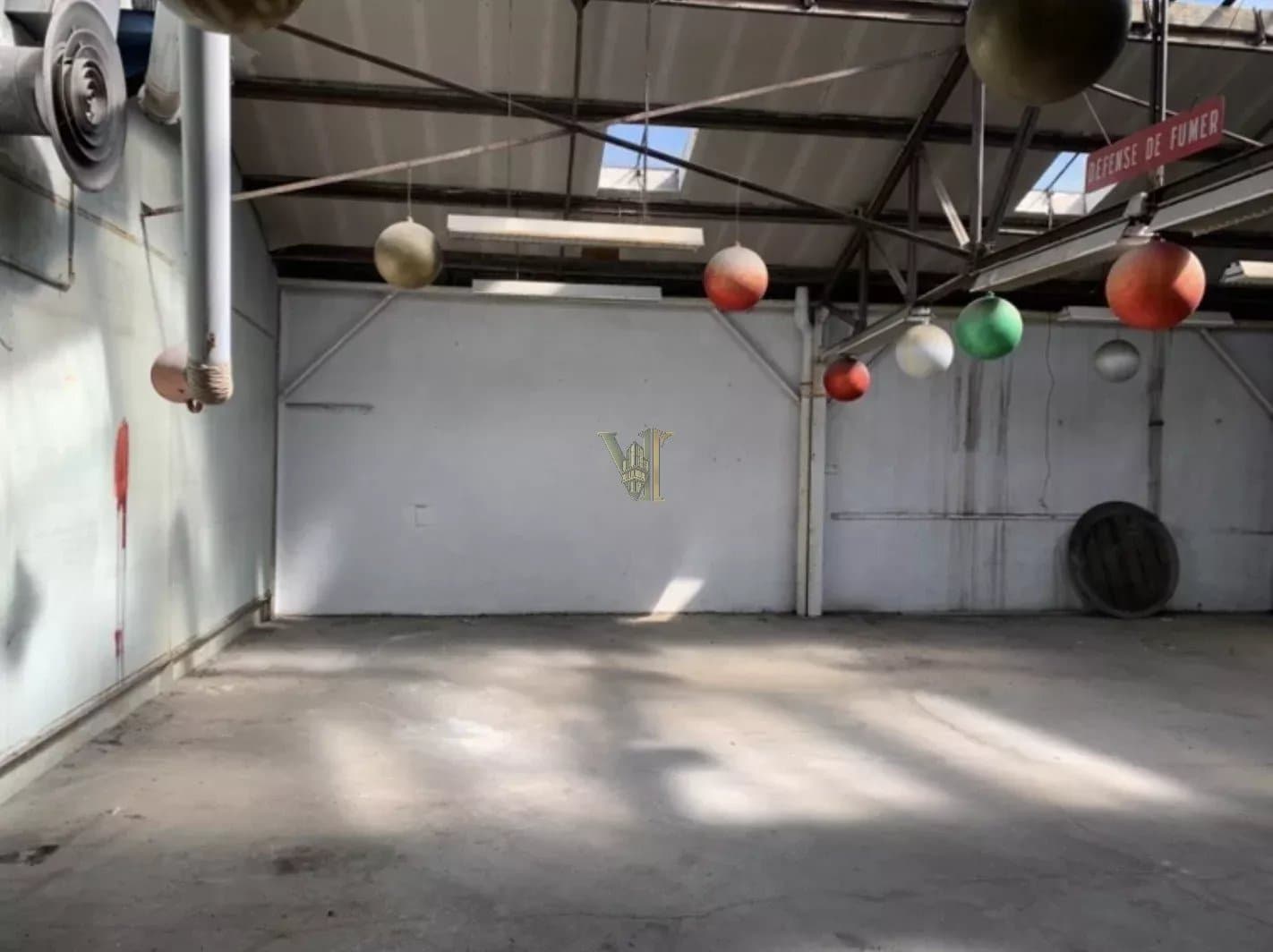 Entrepôt spacieux de 2193 m² à Saint-Denis