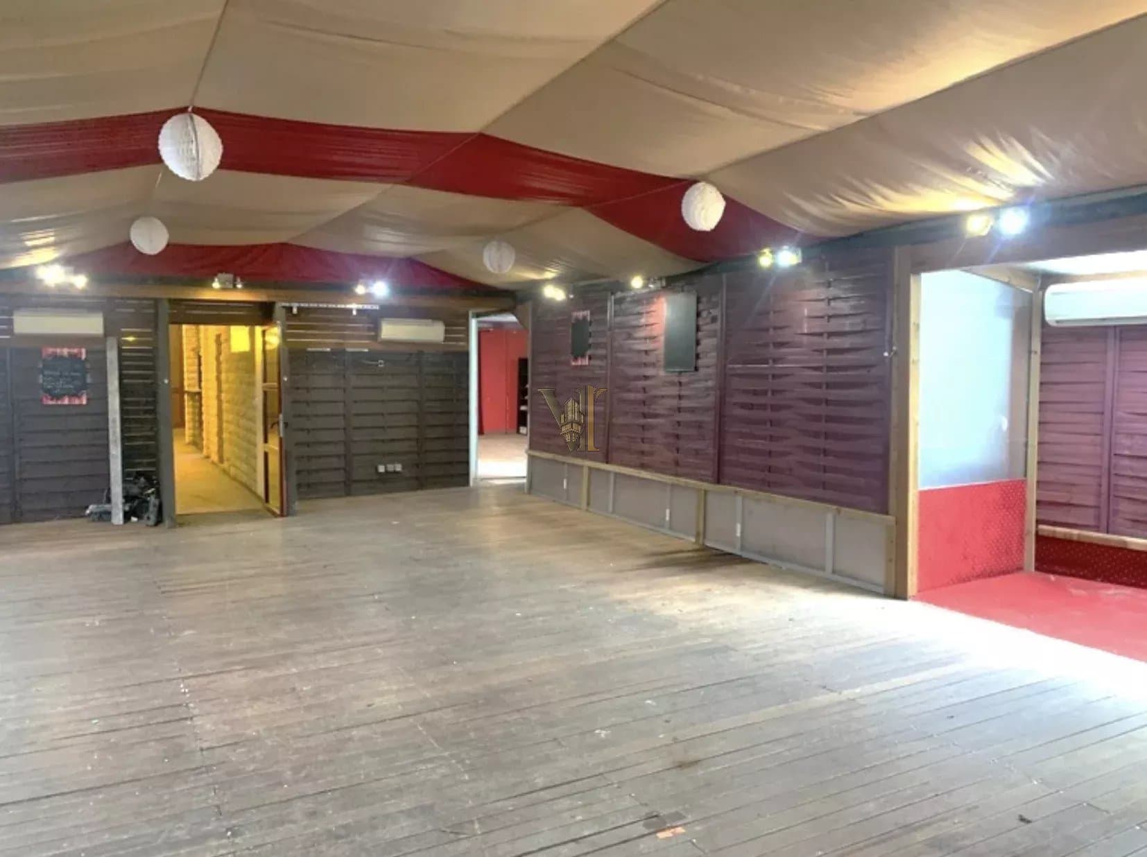Entrepôt spacieux de 2193 m² à Saint-Denis