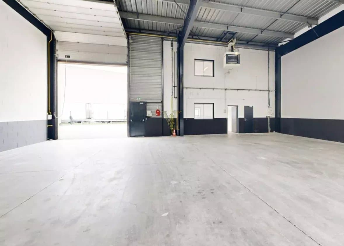LOCAL D'ACTIVITÉ À LOUER – SECTEUR LA DÉFENSE / BEZONS – 776 M²