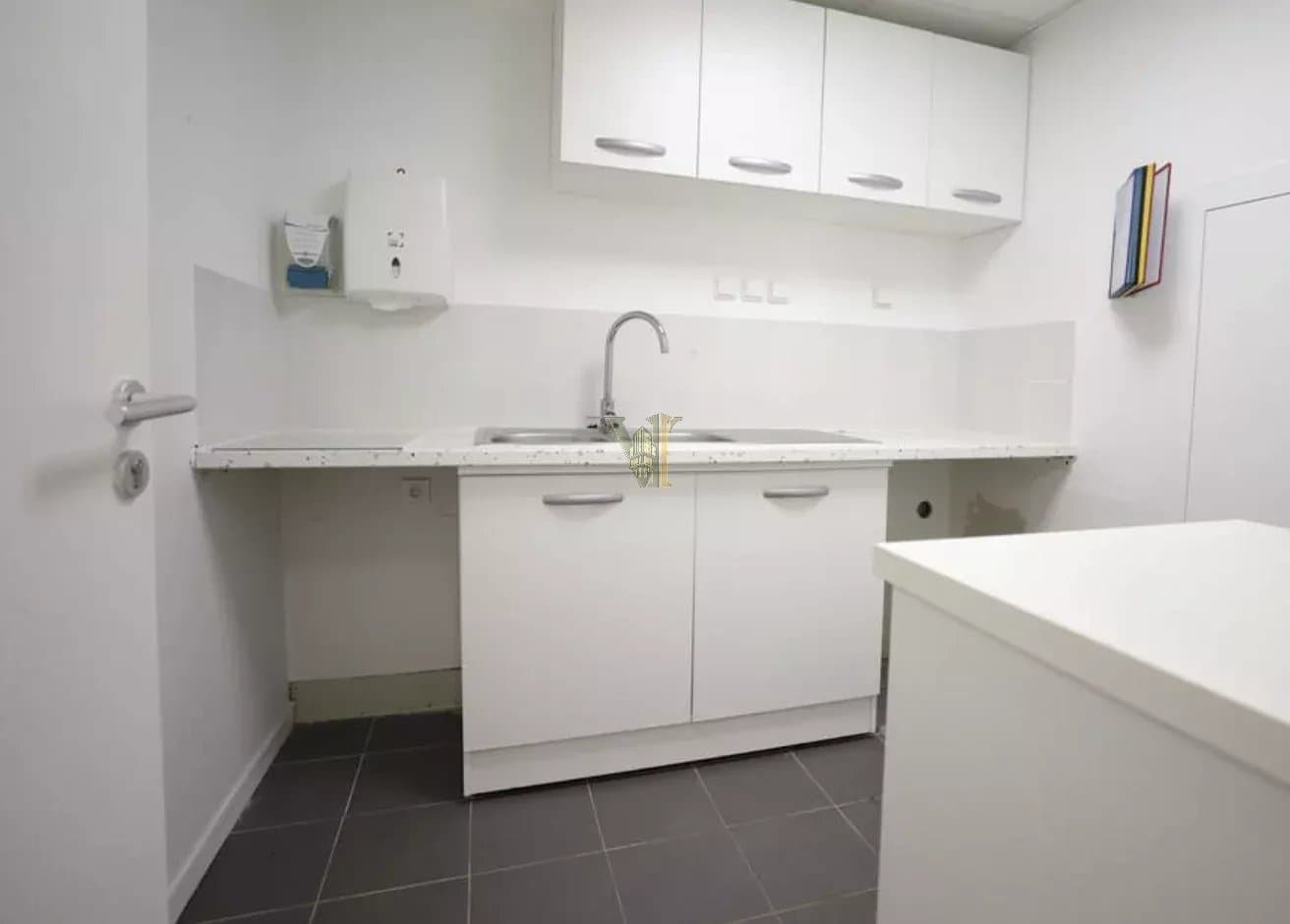 LOCAL COMMERCIAL À LOUER – SECTEUR LOURMEL – PARIS 15ᵉ – 105 M²