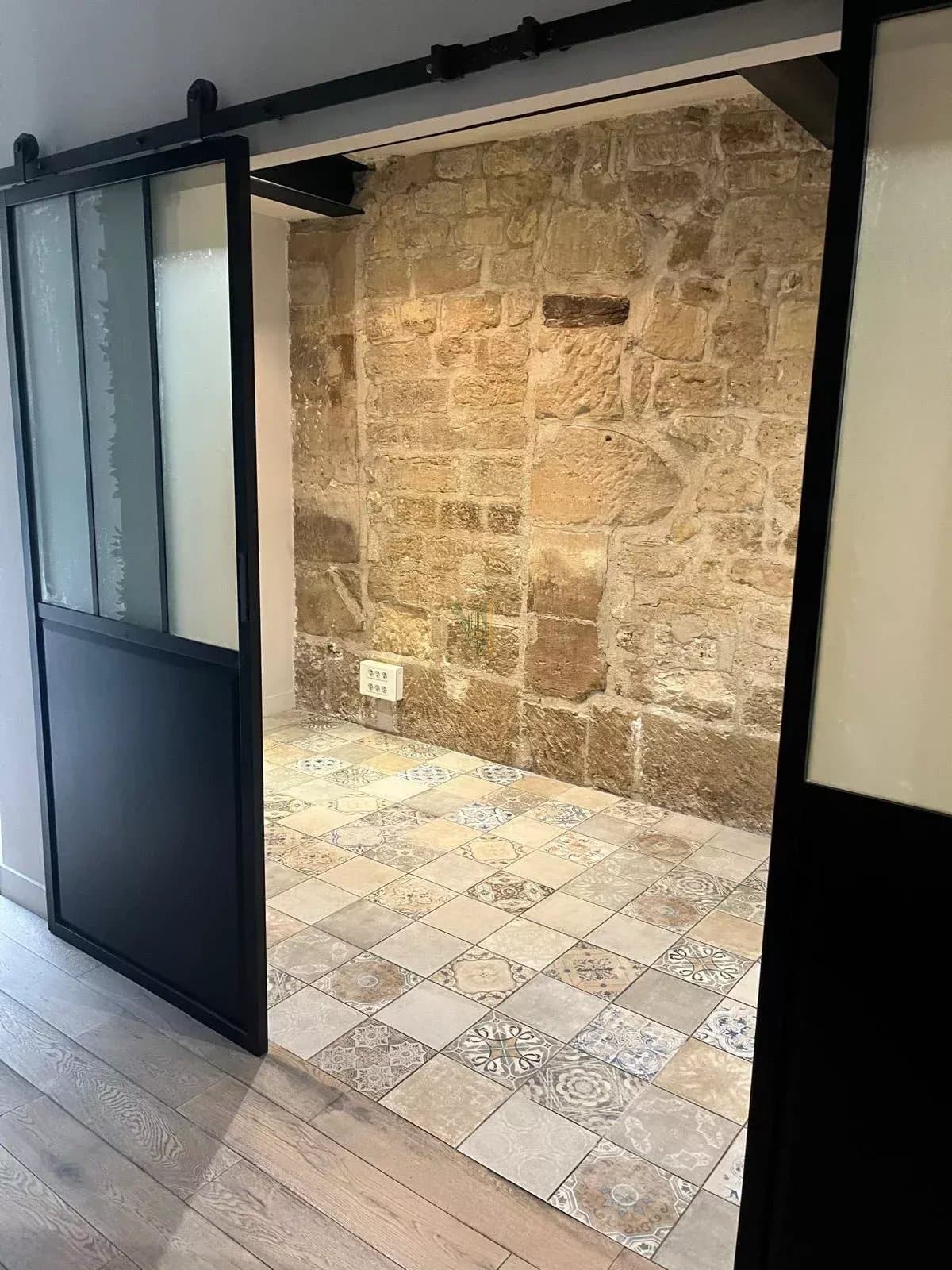 Local professionnel & commercial lumineux de caractère – 81 m² – Château d'Eau, Paris 10ᵉ