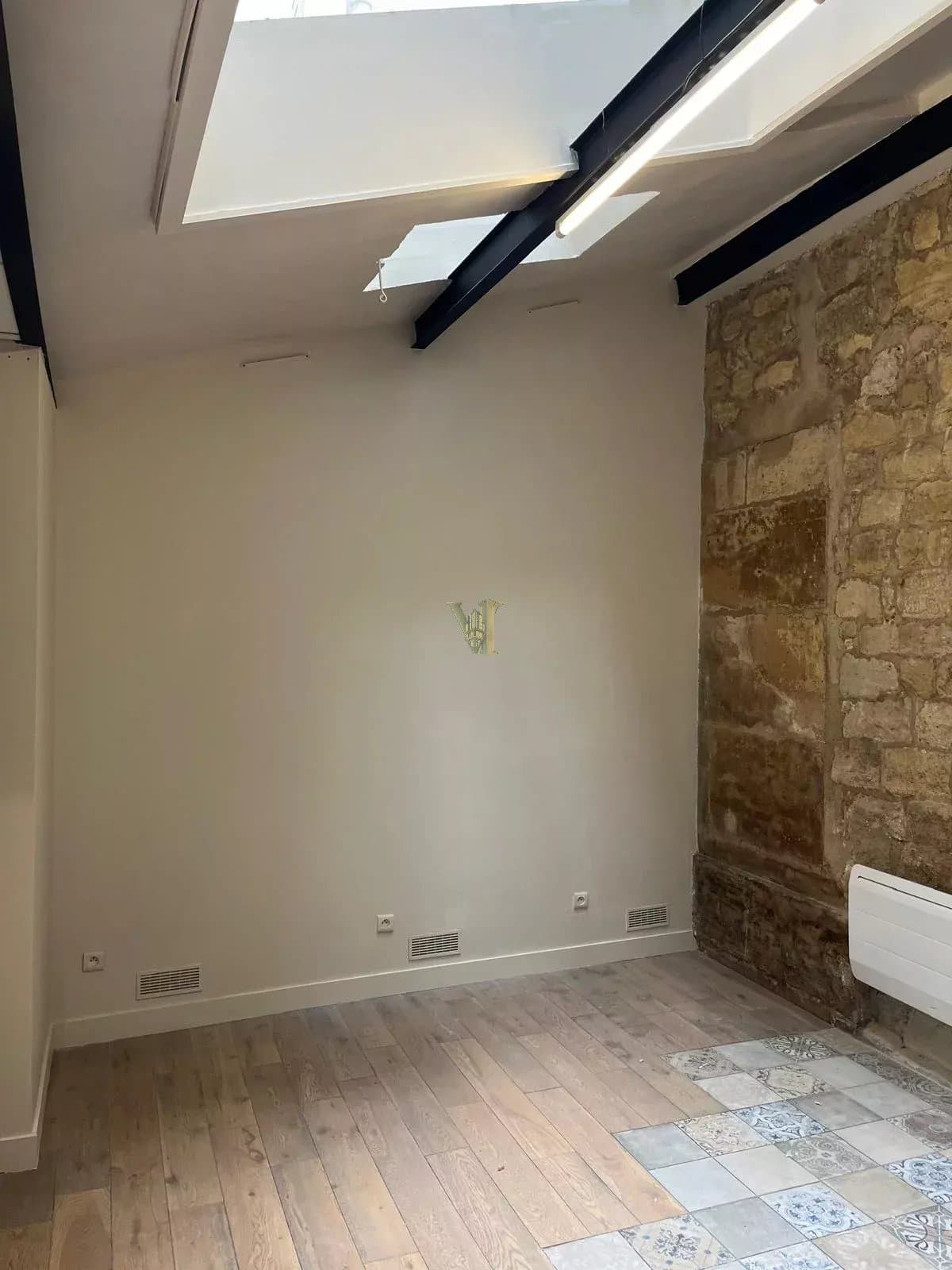 Local professionnel & commercial lumineux de caractère – 81 m² – Château d'Eau, Paris 10ᵉ