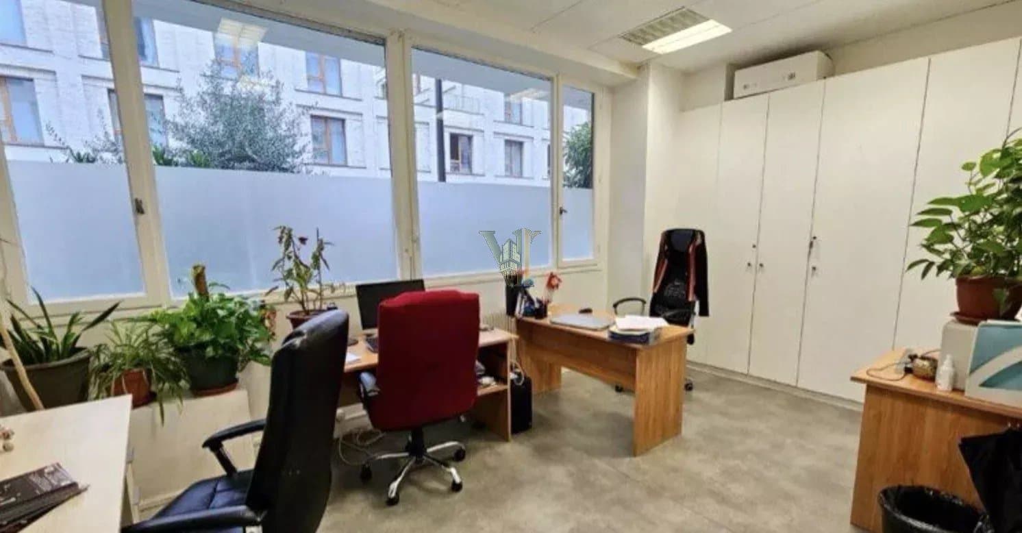 LOCAL A VENDRE – PARIS 18ᵉ – MARC SEGUIN – 35 M²