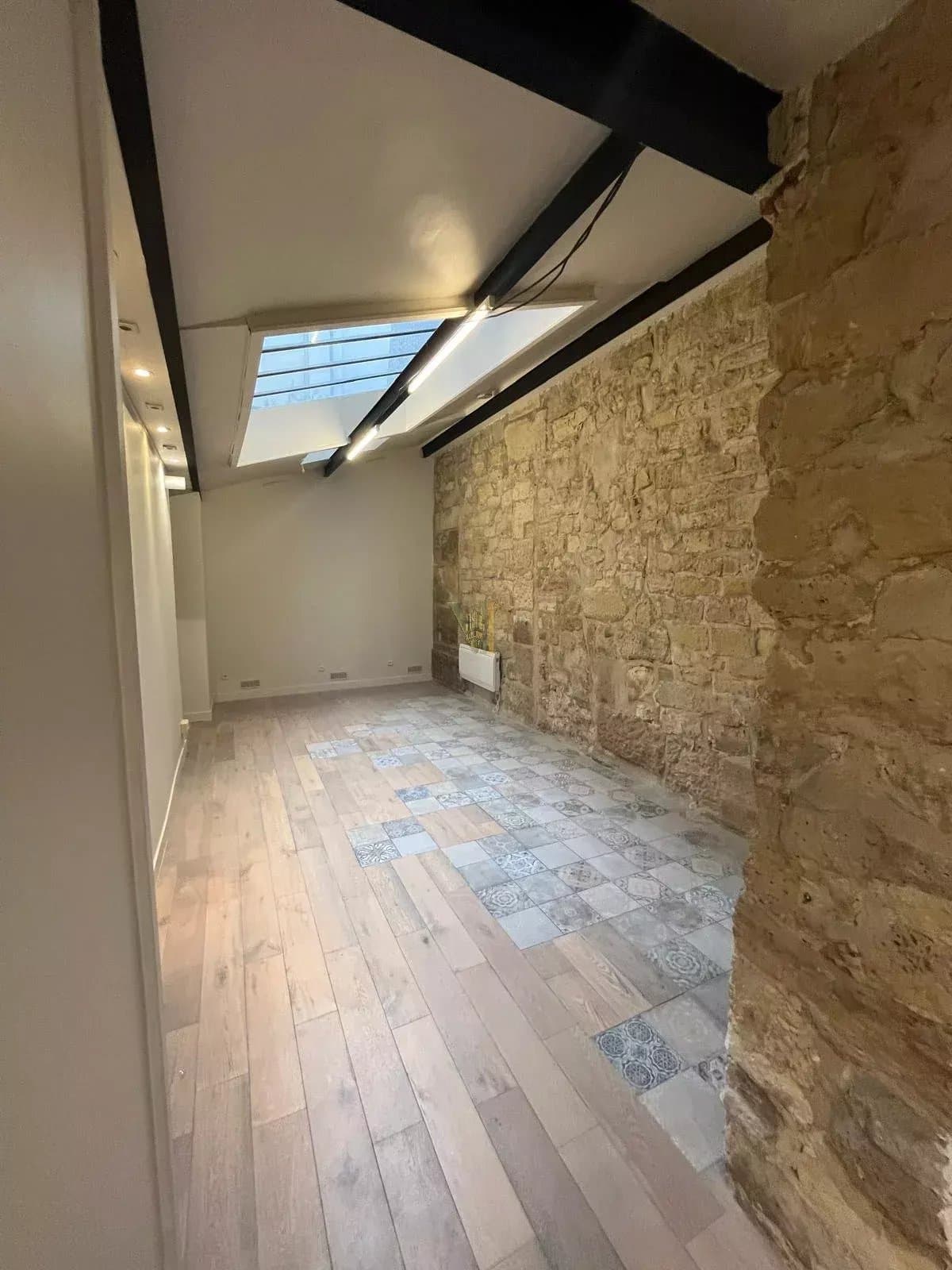Local professionnel & commercial lumineux de caractère – 81 m² – Château d'Eau, Paris 10ᵉ