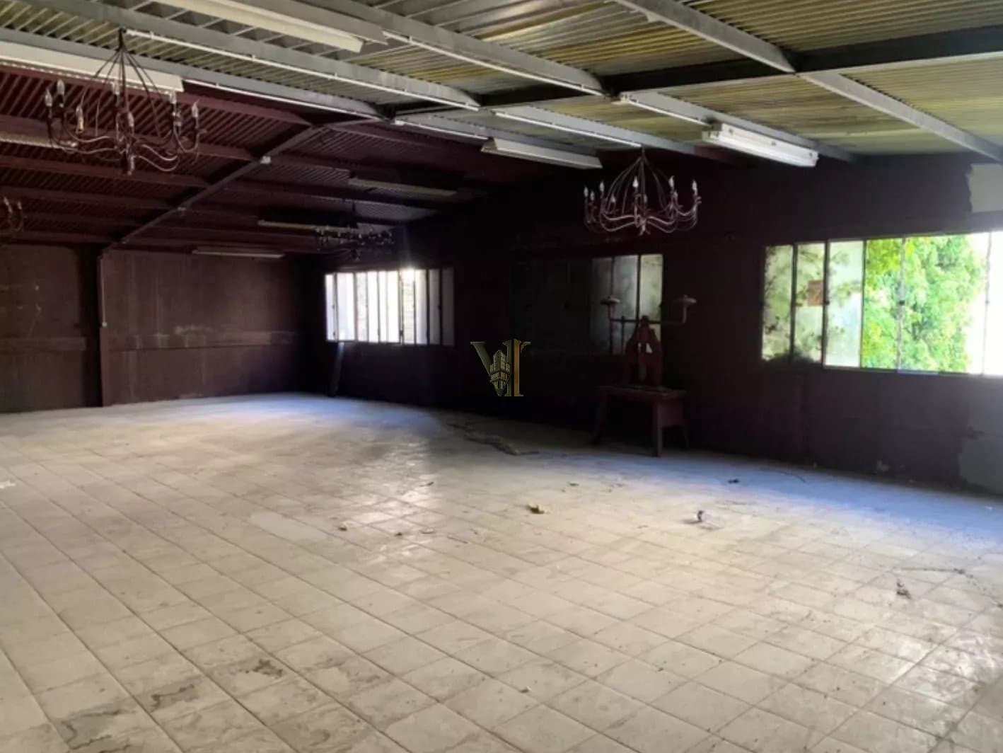 Entrepôt spacieux de 2193 m² à Saint-Denis