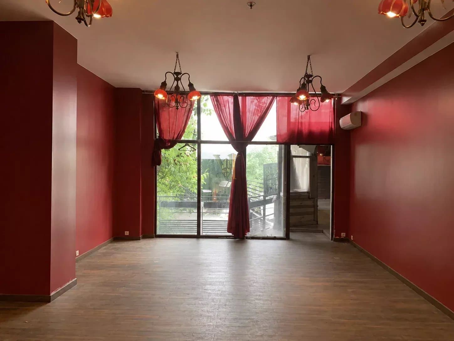 Entrepôt spacieux de 2193 m² à Saint-Denis