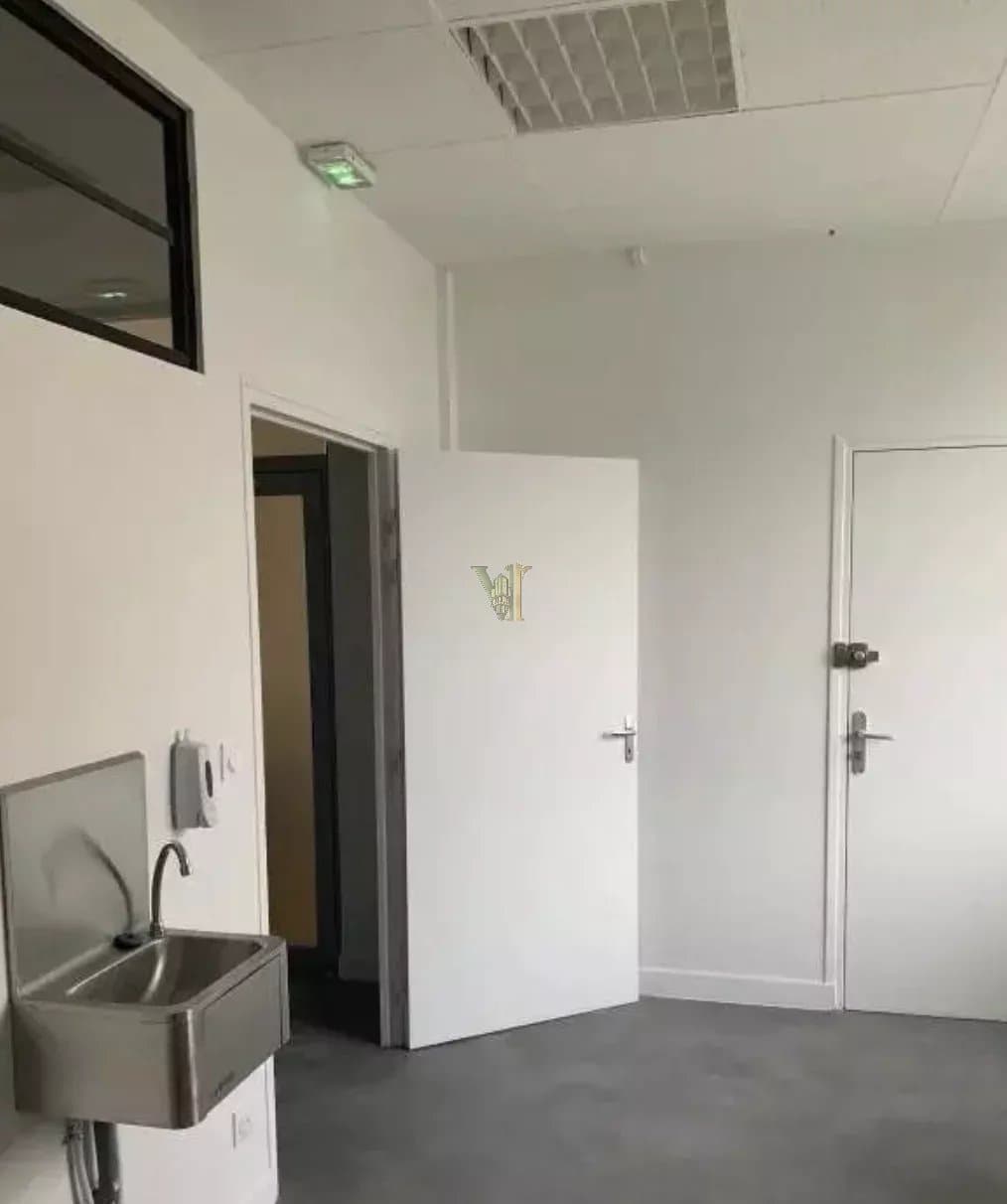 LOCAL A VENDRE – PARIS 18ᵉ – MARC SEGUIN – 35 M²
