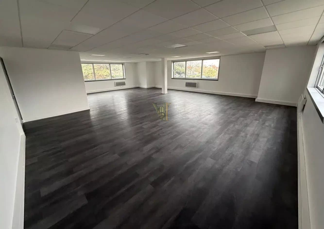 BUREAUX – 100 M² LUMINEUX, IMMEUBLE TERTIAIRE SÉCURISÉ – CHEVILLY-LARUE