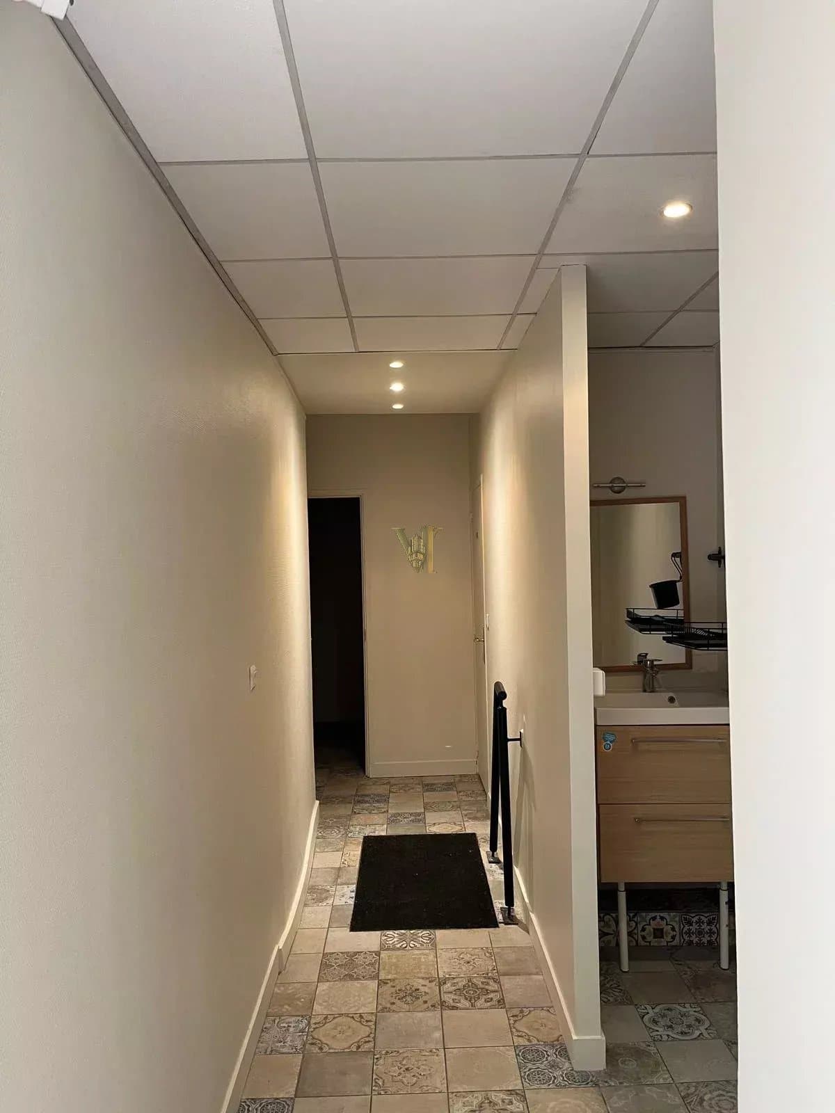 Local professionnel & commercial lumineux de caractère – 81 m² – Château d'Eau, Paris 10ᵉ