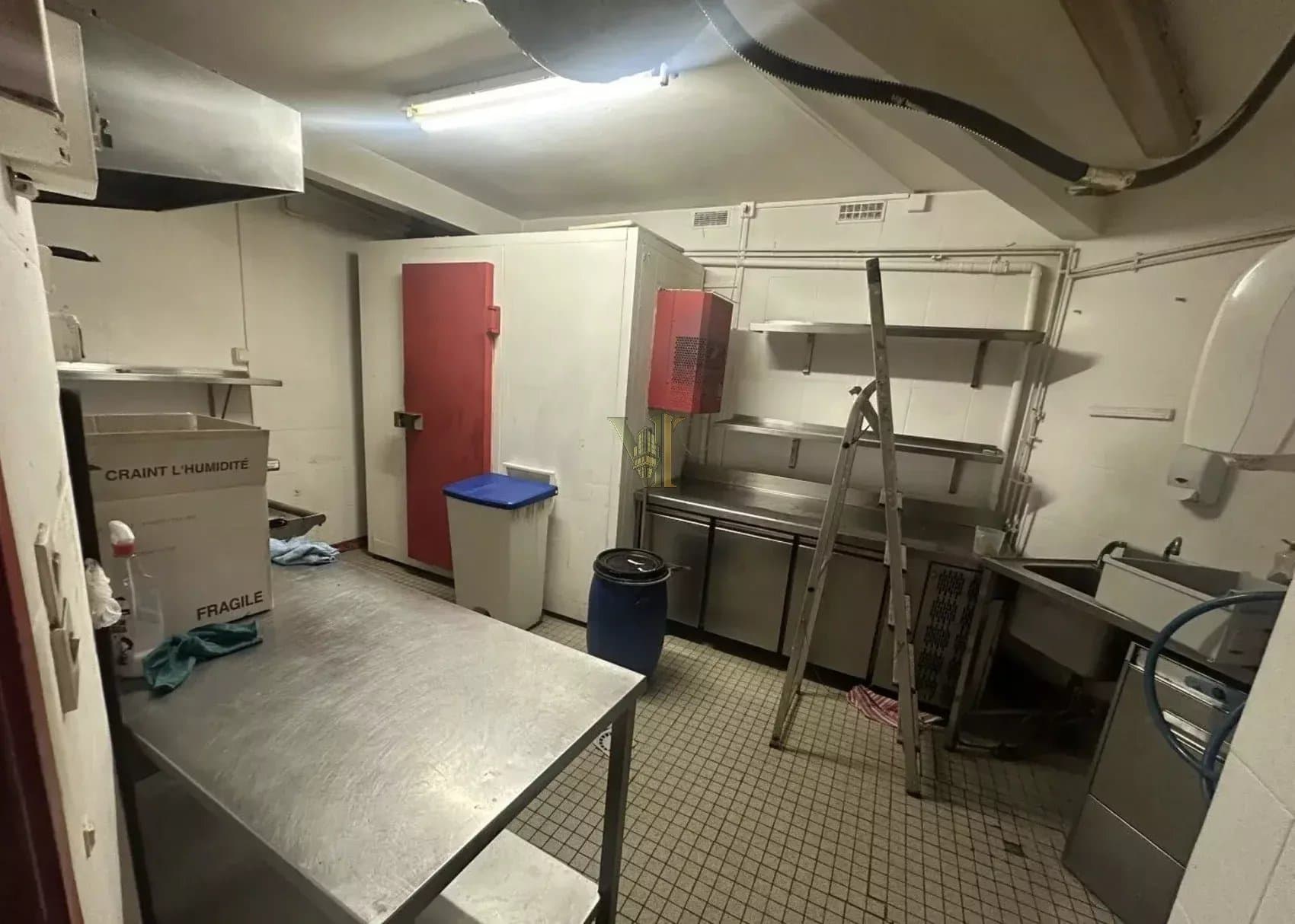 LOCATION PURE – LOCAL COMMERCIAL AVEC EXTRACTION 400 MM – IDÉAL RESTAURATION