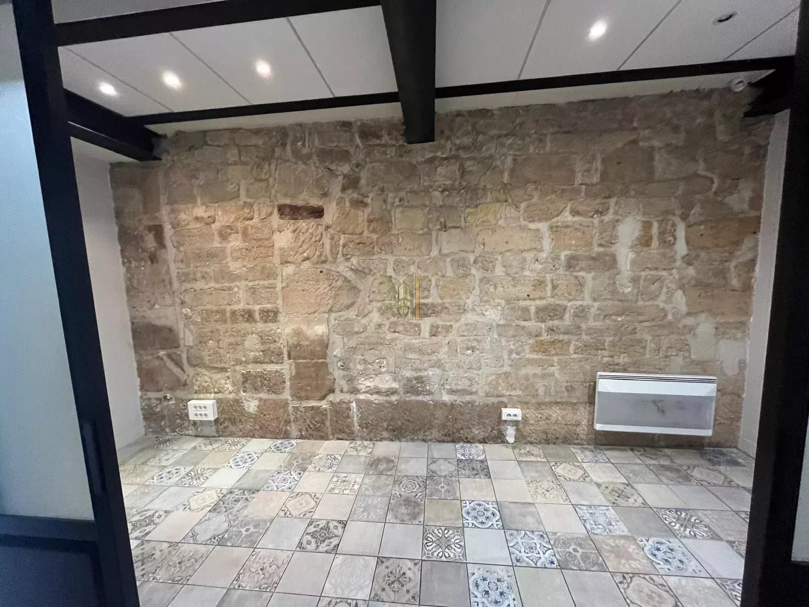Local professionnel & commercial lumineux de caractère – 81 m² – Château d'Eau, Paris 10ᵉ