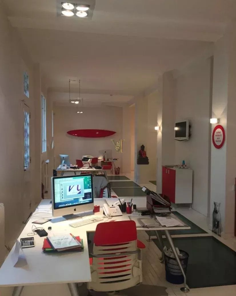LOCAL COMMERCIAL A LOUER  – 220 m² - NEUILLY-SUR-SEINE — Local commercial — Neuilly-sur-Seine — réf. VI-184