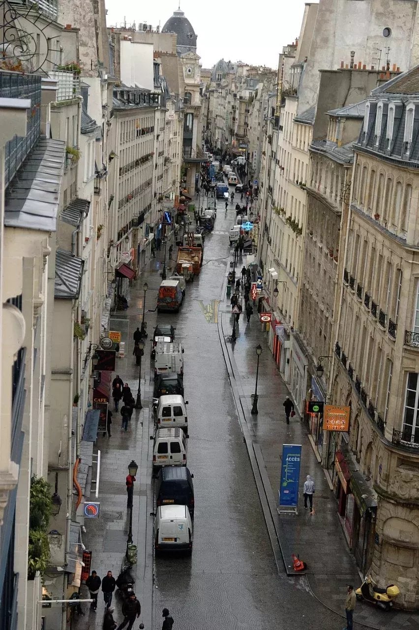 LOCAL COMMERCIAL À LOUER – RUE SAINT-DENIS – PARIS 2ᵉ – 300 M² — Local commercial — Bonne-Nouvelle, Paris 2ème — réf. VI-103