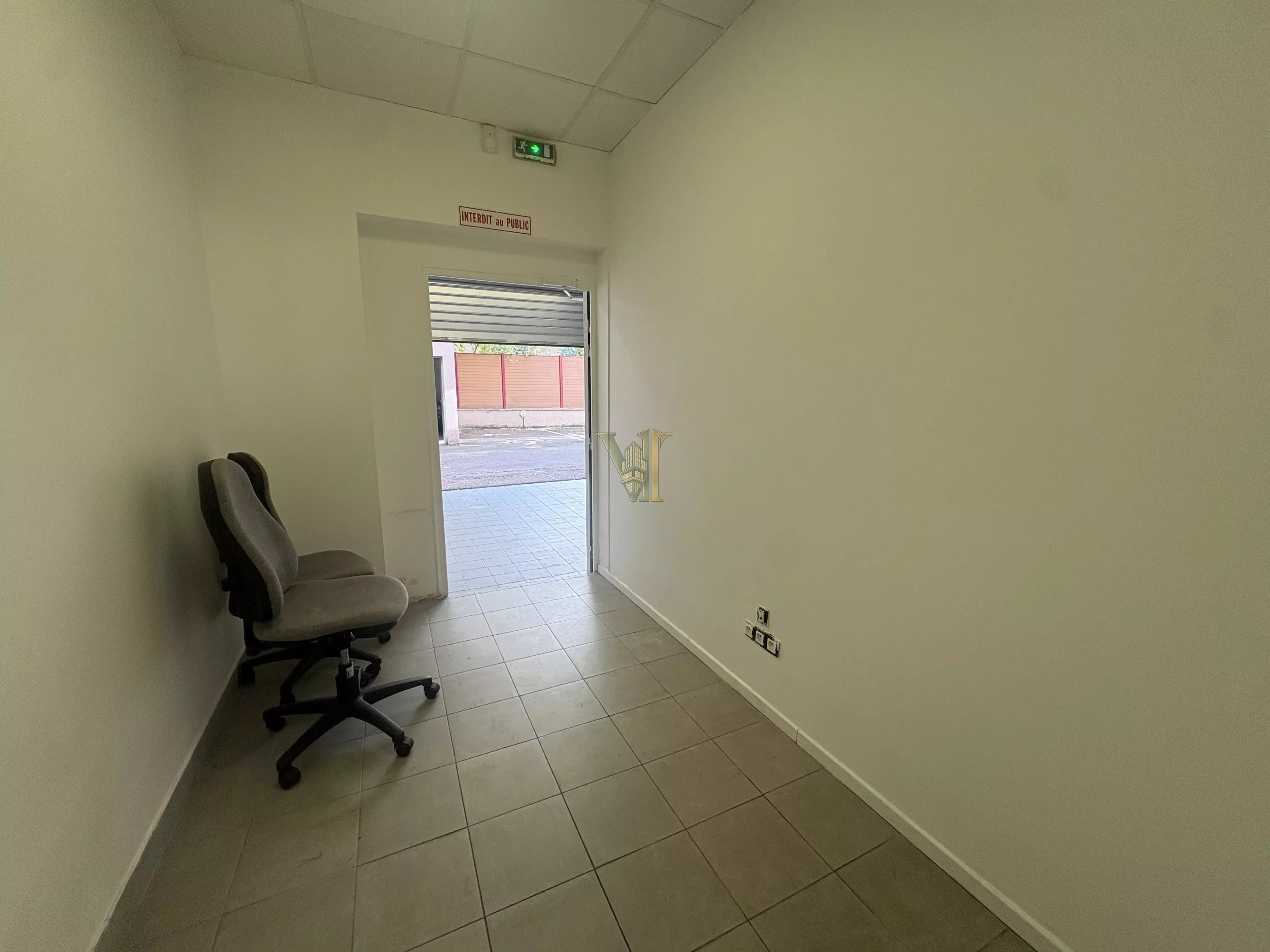 LOCAL COMMERCIAL À LOUER - 120 m² – Saint-Maurice — Saint-Maurice — réf. VI-183 — photo 3