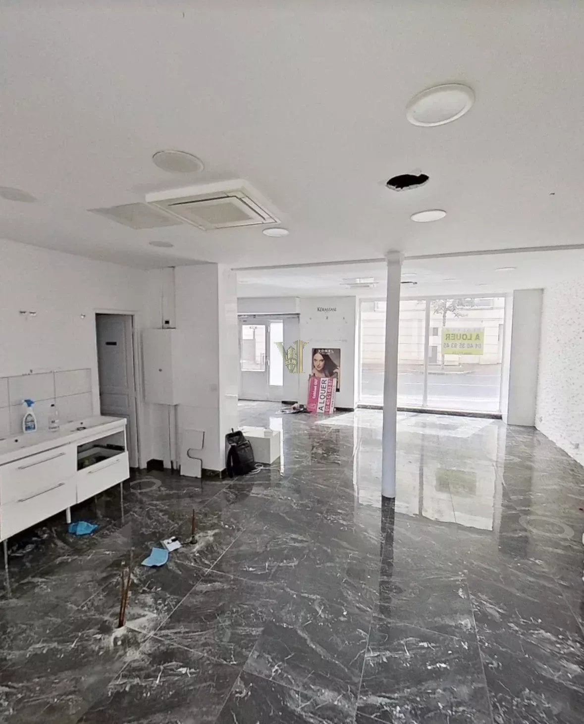 LOCAL COMMERCIAL À LOUER – 91 m² – SURESNES — Suresnes — réf. VI-186 — photo 3