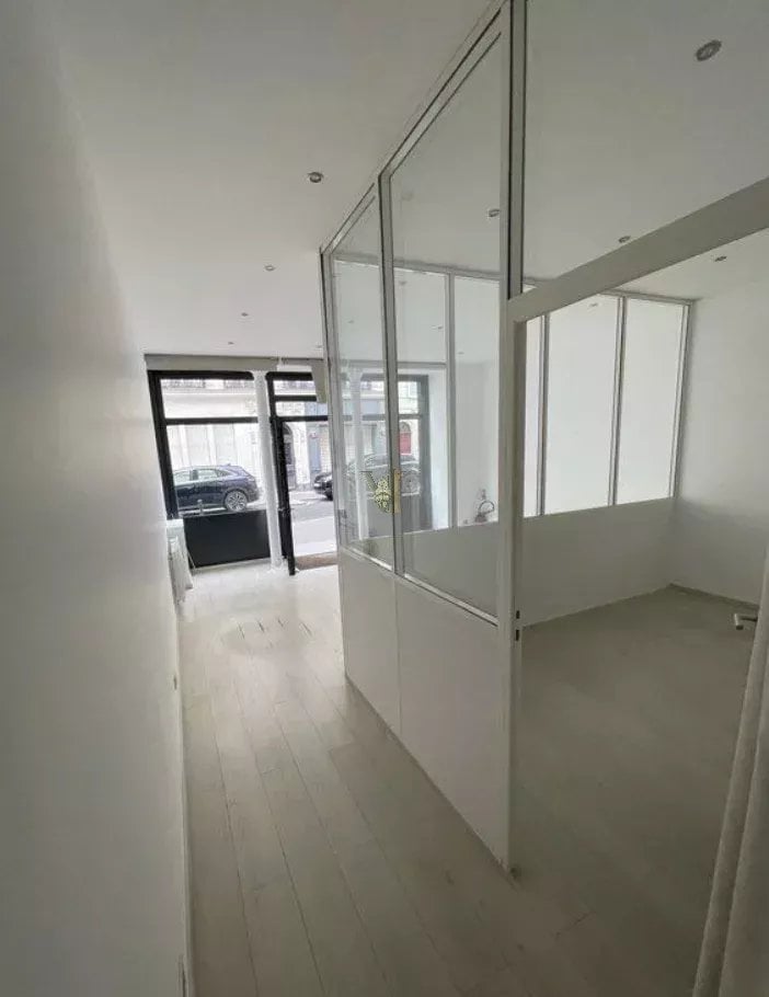 LOCAL COMMERCIAL À LOUER – PARIS 17E – BATIGNOLLES – 42 M² — Batignolles · Paris 17ème — réf. VI-181 — photo 2