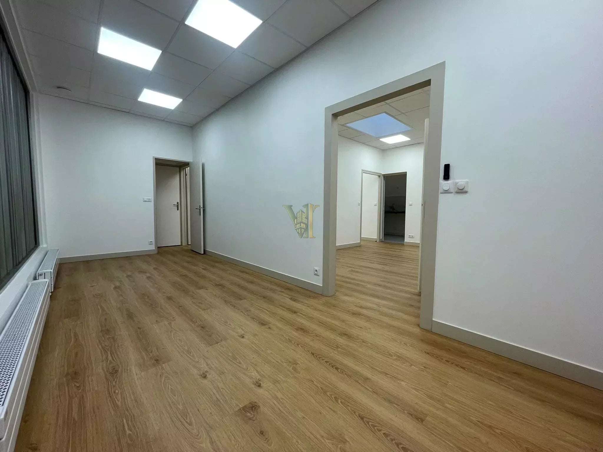 LOCAL COMMERCIAL À VENDRE – ERP / PMR – IDÉAL PROFESSIONS LIBÉRALES — Local commercial — Grenelle, Paris 15ème — réf. VI-46