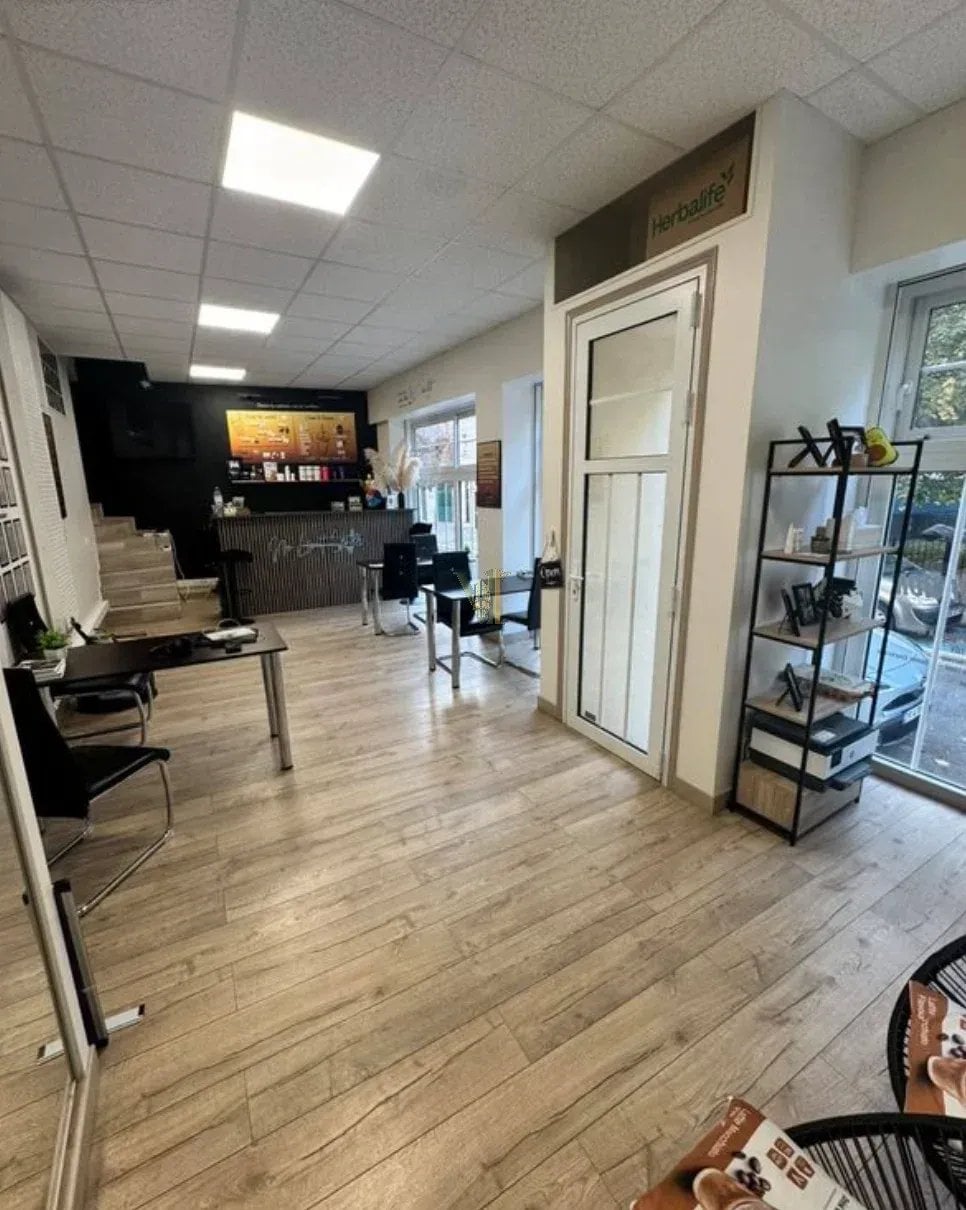 LOCAL COMMERCIAL À LOUER – COURBEVOIE – 43 m² — Bécon · Courbevoie — réf. VI-200 — photo 2