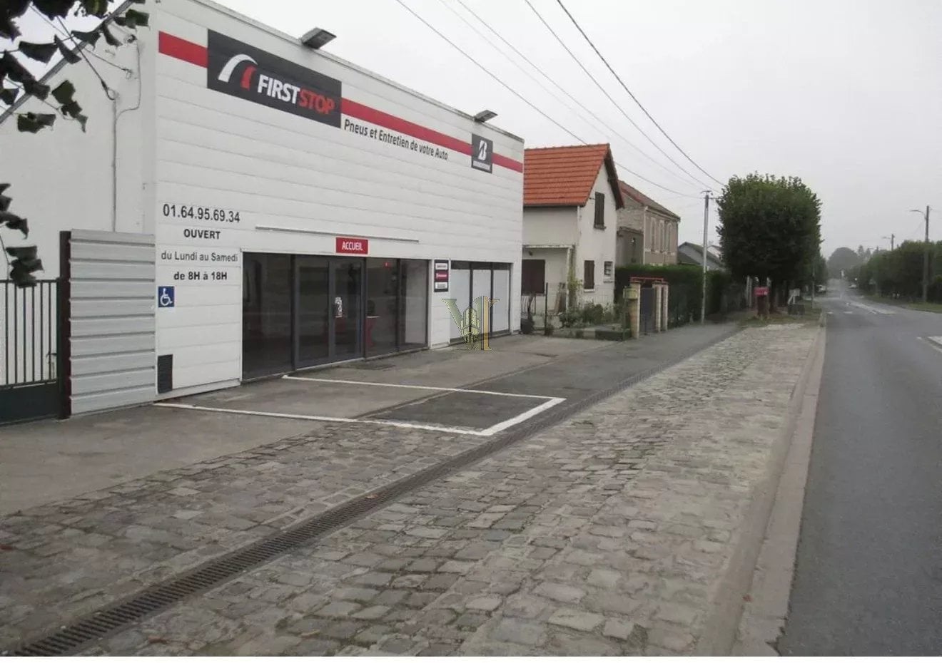 Opportunité pour investisseur – Entrepôt occupé – Axe principal — Saint-Chéron — réf. VI-30 — photo 2