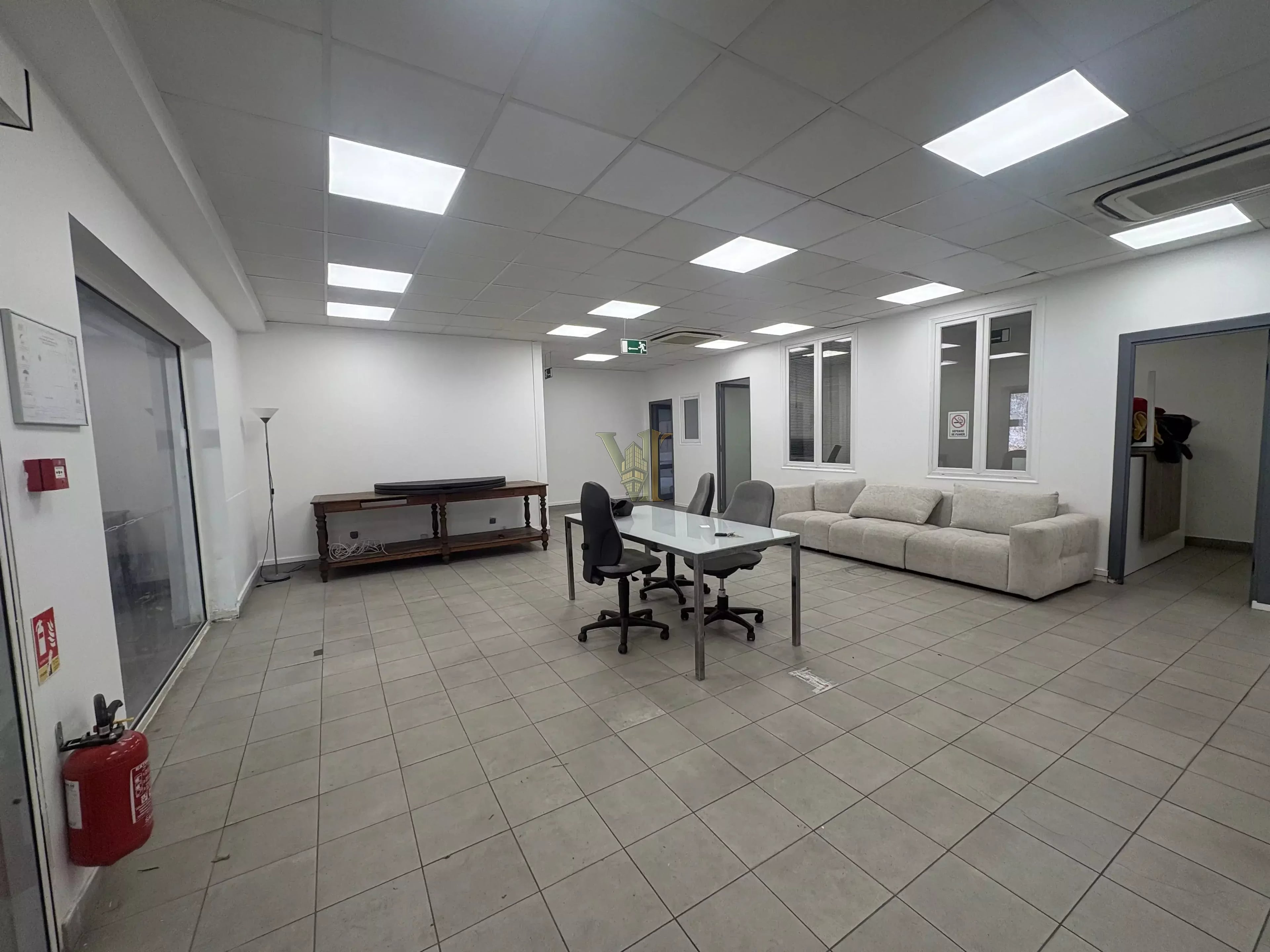 LOCAL COMMERCIAL À LOUER - 120 m² – Saint-Maurice — Saint-Maurice — réf. VI-183 — photo 2